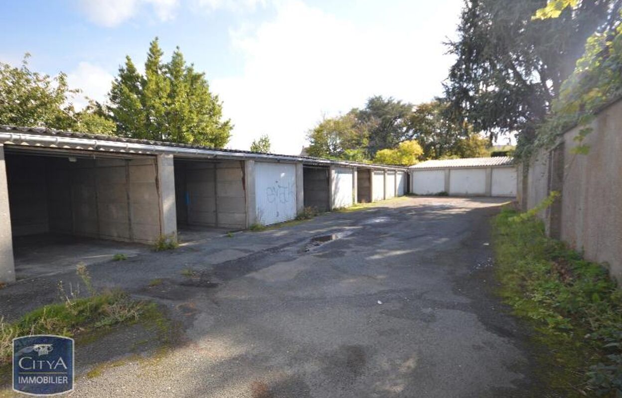 garage  pièces  m2 à louer à Cholet (49300)