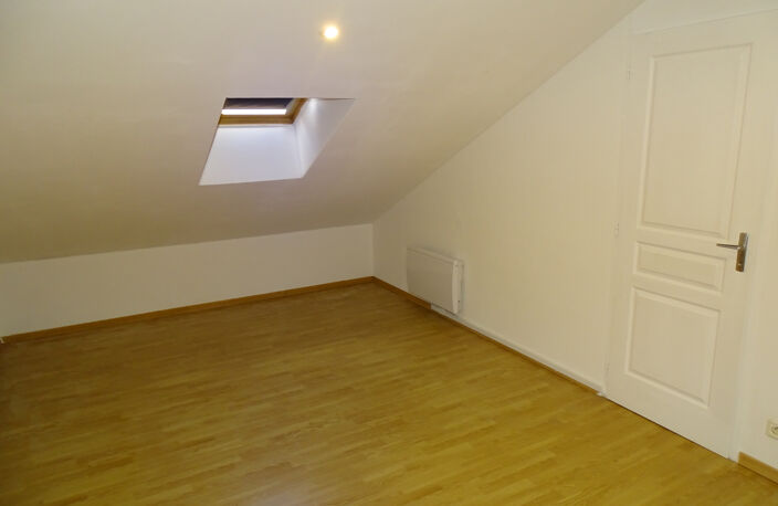 MOIRANS-EN-MONTAGNE, location appartement T4. — photo 3
