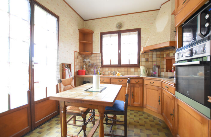 78690 LES ESSARTS LE ROI     Charmante maison de 6 pièces à — photo 5