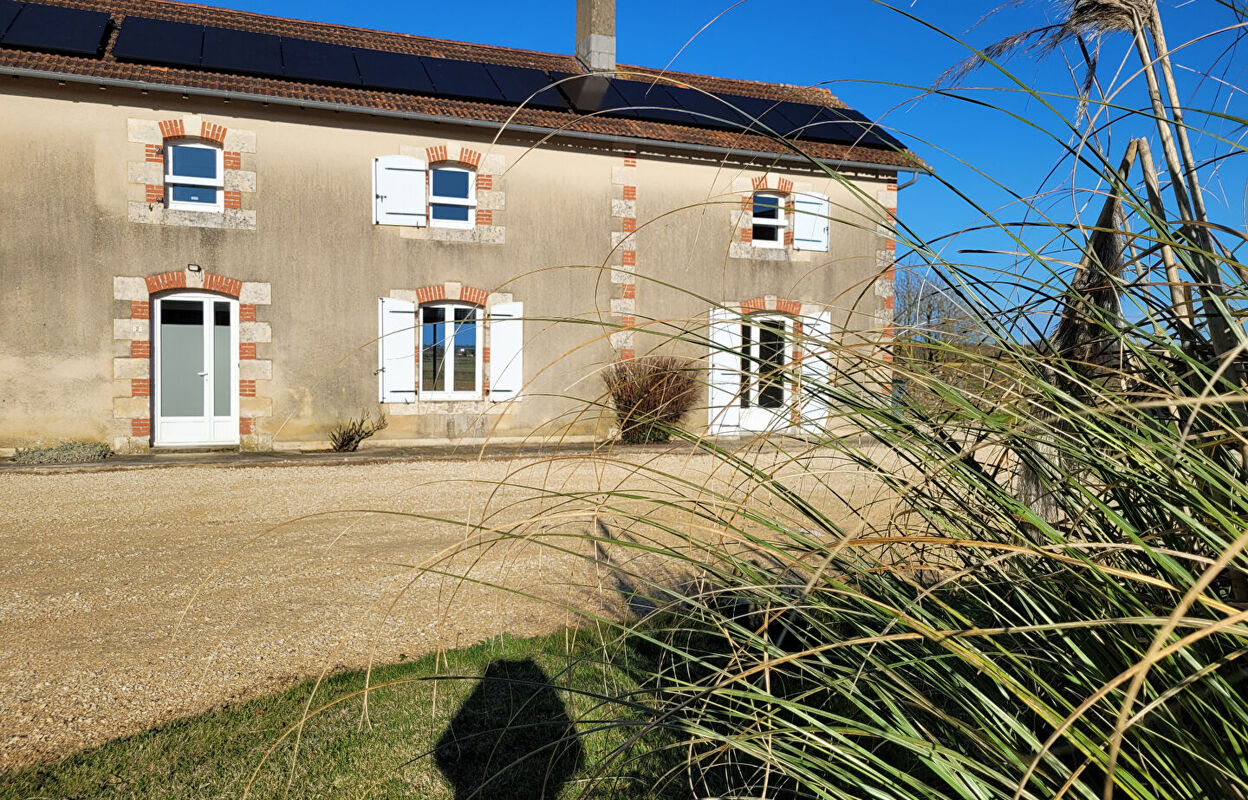 maison 4 pièces 128 m2 à louer à Roches-Prémarie-Andillé (86340)