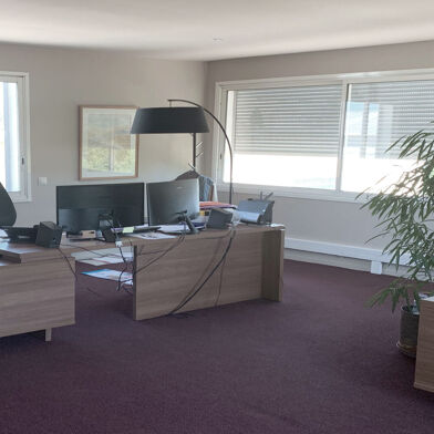 Bureau 2 pièces 81 m²