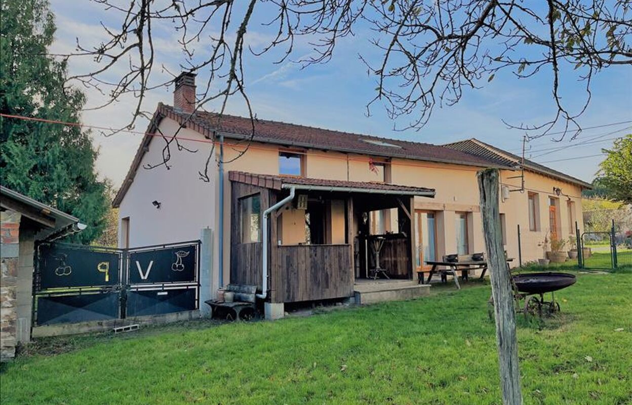 maison 10 pièces 316 m2 à vendre à Mialet (24450)