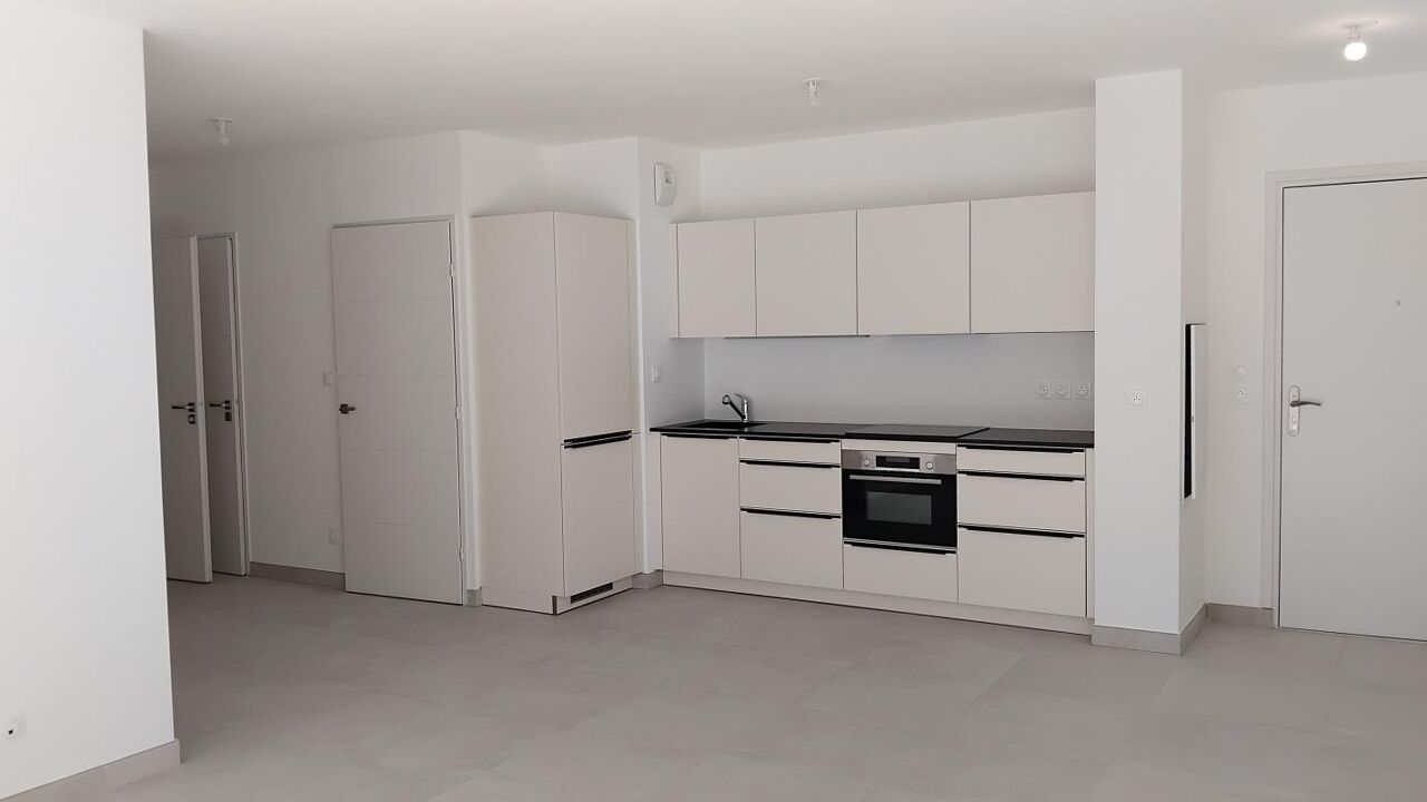 appartement 2 pièces 60 m2 à louer à Lambesc (13410)