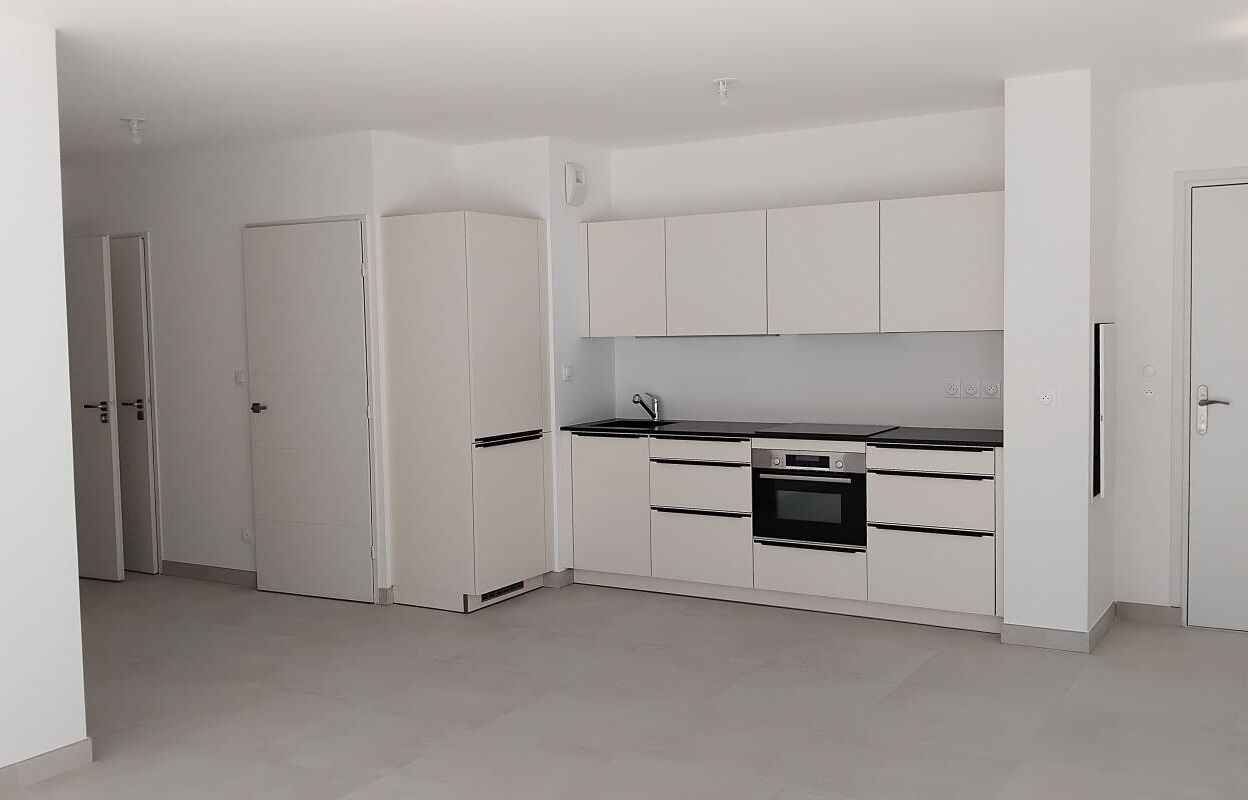 appartement 2 pièces 60 m2 à louer à Lambesc (13410)