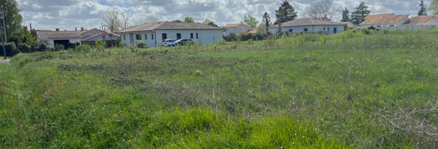 Terrain  4450 m² à vendre à Plassac (33390)