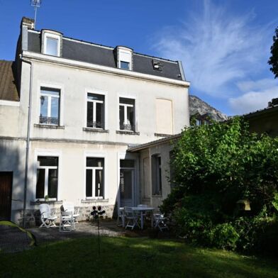 Maison 8 pièces 220 m²