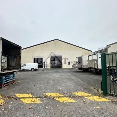 Local industriel 800 m²