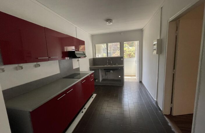 F4 de 94 m2 plus terrasse sur Saint Denis — photo 3