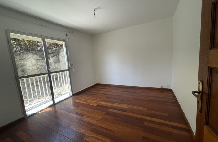 F4 de 94 m2 plus terrasse sur Saint Denis — photo 4
