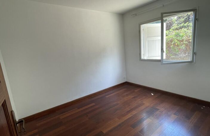 F4 de 94 m2 plus terrasse sur Saint Denis — photo 5
