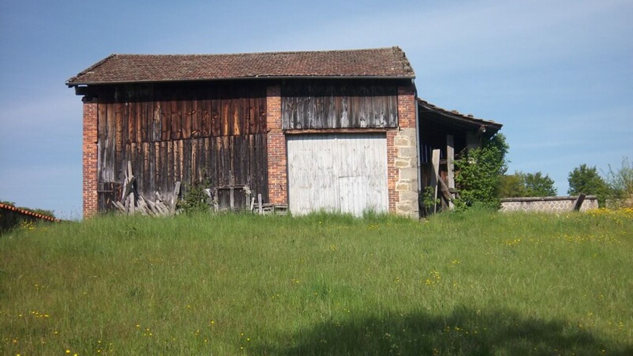 terrain  pièces 2081 m2 à vendre à Saint-Dier-d'Auvergne (63520)