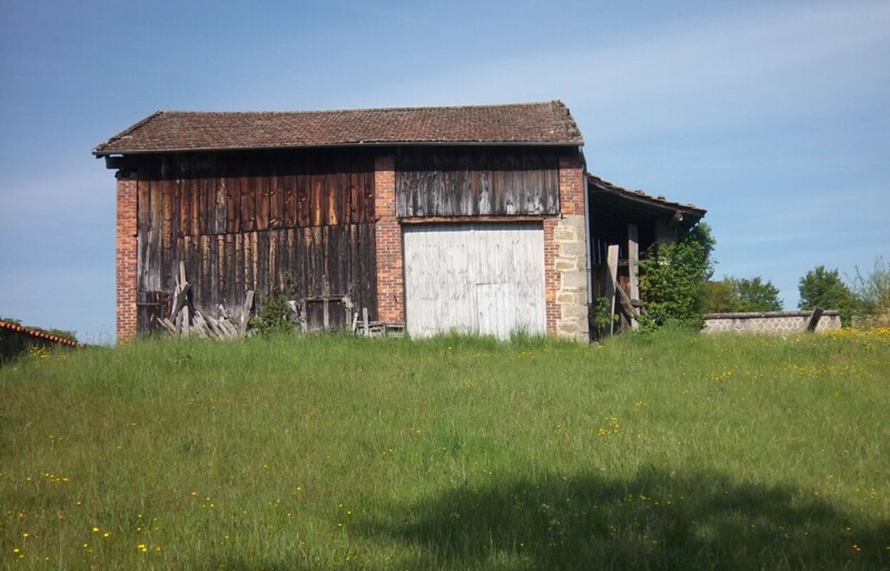 terrain  pièces 2081 m2 à vendre à Saint-Dier-d'Auvergne (63520)