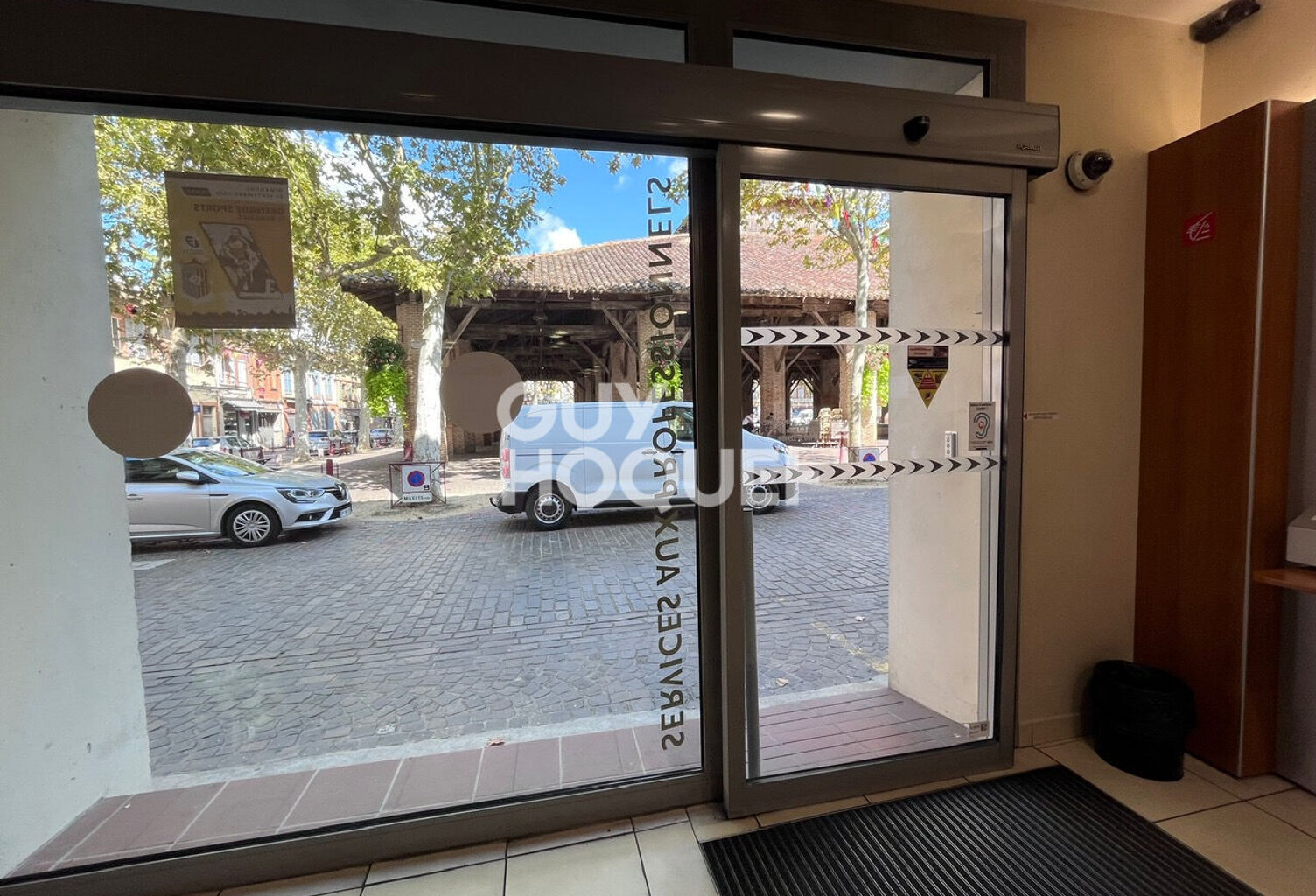 local — photo 1