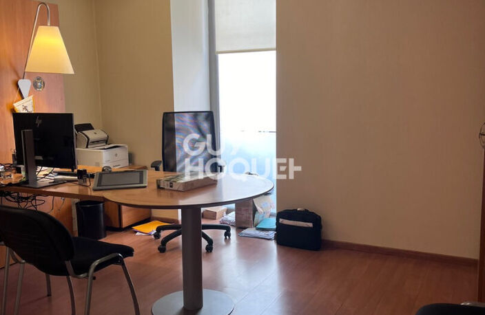 local — photo 2