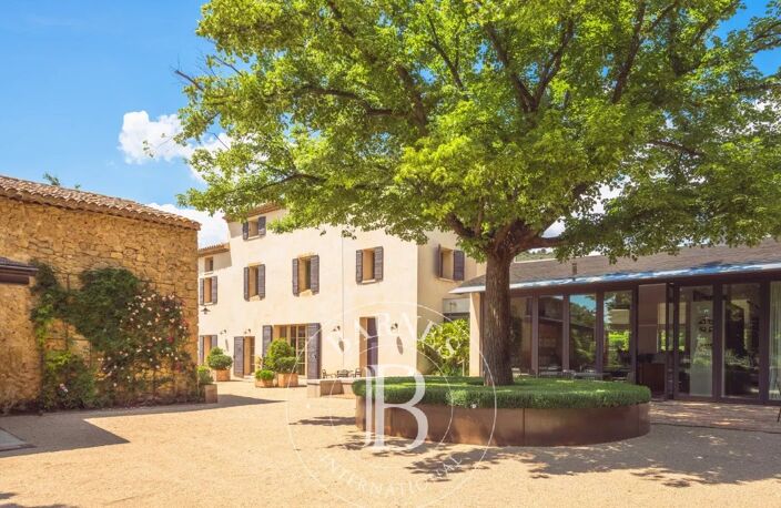 LUBERON - VAUGINES - PROPRIETE 524M² - 8 CHAMBRES - PARC PAYSAGE — photo 3