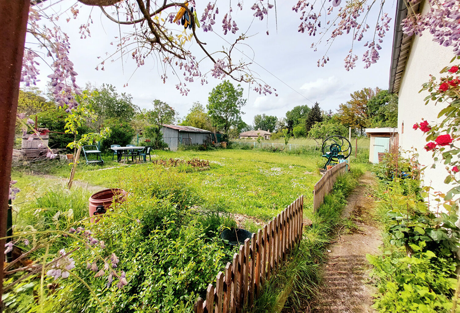 VENDU - Ancienne fermette réaménagée avec grand garage sur terrain de 4398 m² — photo 1