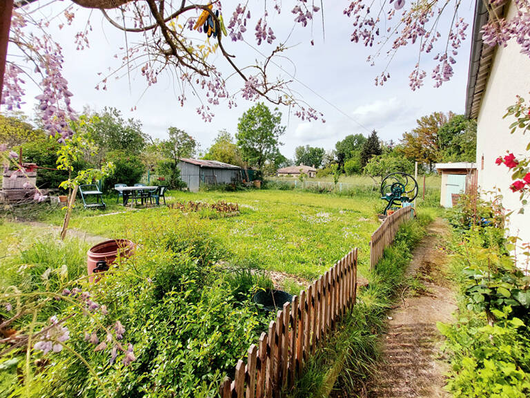 VENDU - Ancienne fermette réaménagée avec grand garage sur terrain de 4398 m² — photo 1