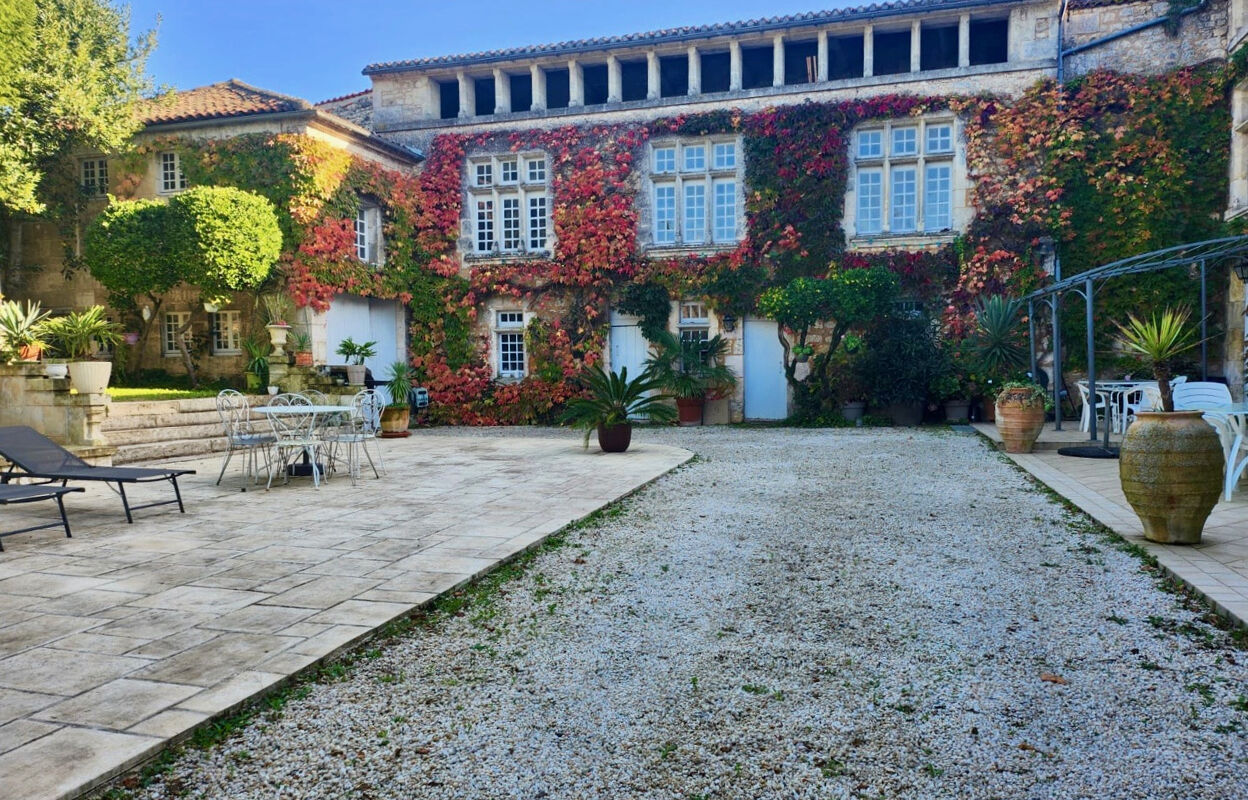 maison 12 pièces 320 m2 à vendre à Châteauneuf-sur-Charente (16120)