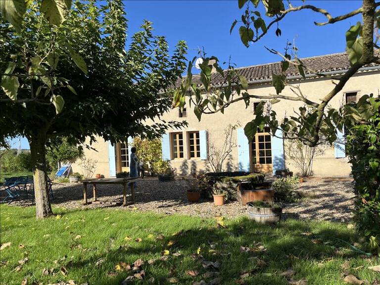Maison en pierre de 6 pièces principales — photo 1