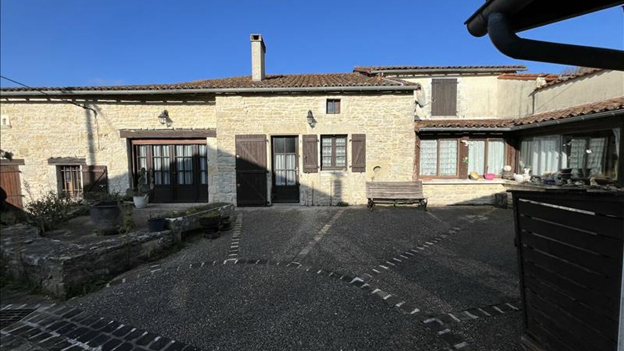 maison 5 pièces 283 m2 à vendre à Benest (16350)