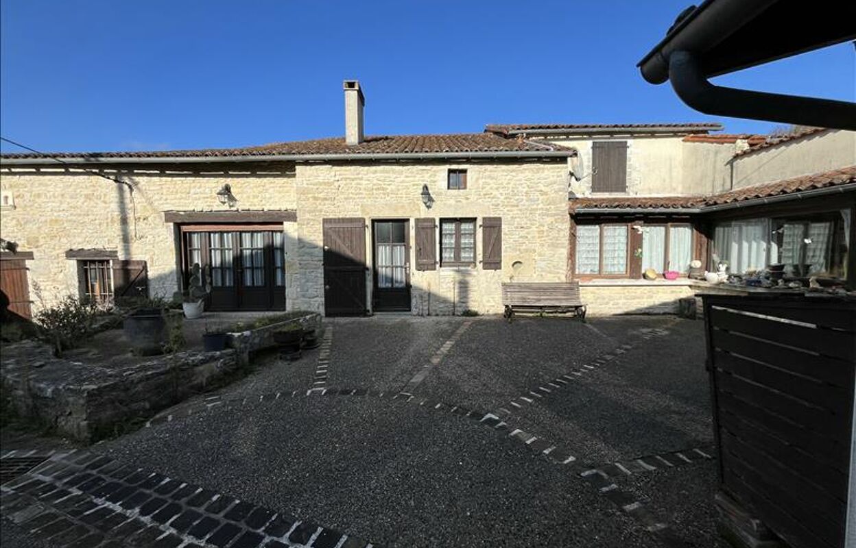 maison 5 pièces 283 m2 à vendre à Benest (16350)