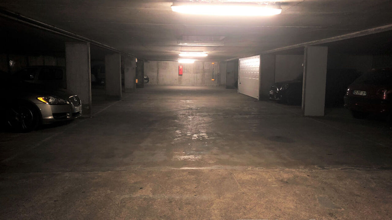 garage  pièces 11 m2 à louer à Lyon 2 (69002)