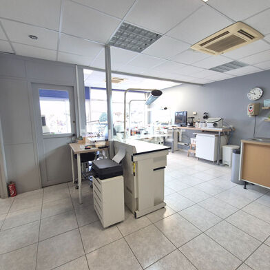 Bureau 3 pièces 240000 €