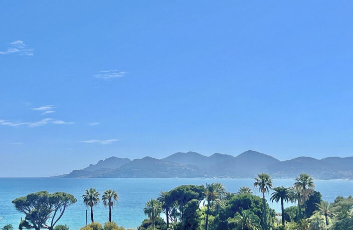 CANNES PLAGE  / CENTRE T2 DE 53M2 SUD VUE MER TERRASSE — photo 3