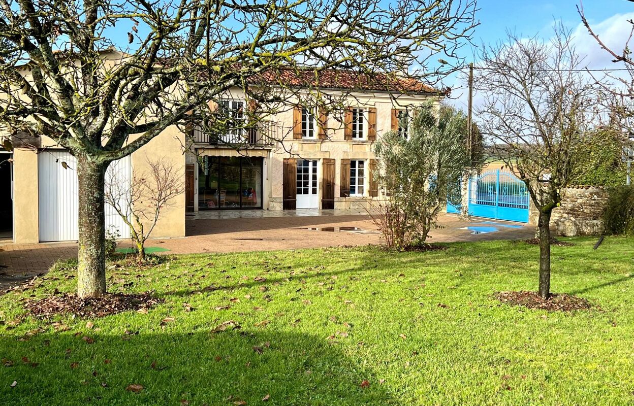 maison 5 pièces 138 m2 à vendre à Saint-Jean-d'Angély (17400)