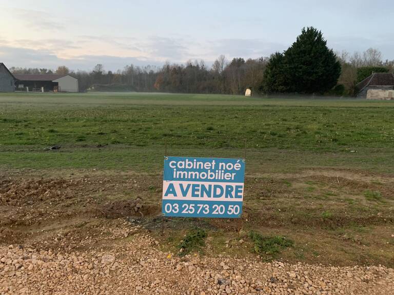 Terrain à construire  600 m²  — photo 1
