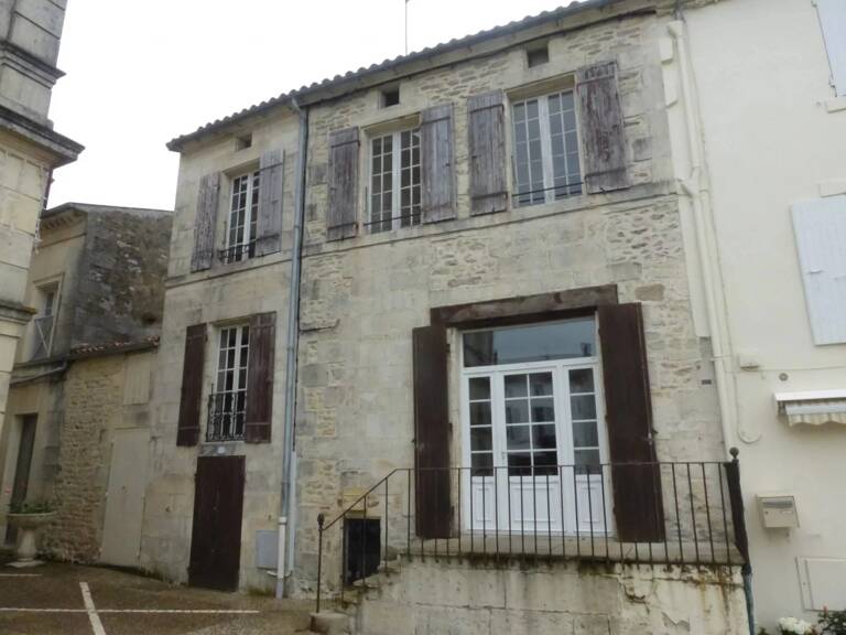 Centre du village village tous commerces — photo 1