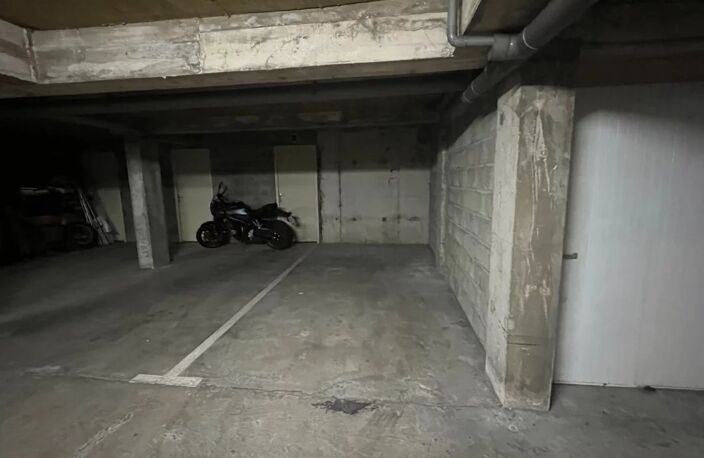 STUDIO PARKING ET BALCON IMPASSE PRIVE CANCLAUX — photo 4