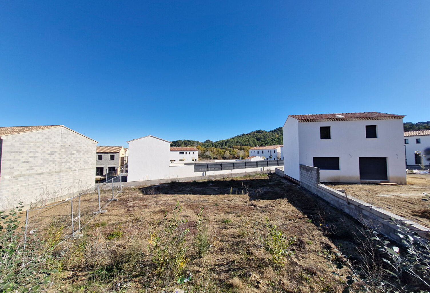 LE PUY STE REPARADE, TERRAIN DE 578 m² CONSTRUCTIBLE. — photo 1