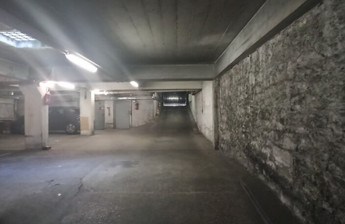 Parking  80 Rue Blomet — photo 2