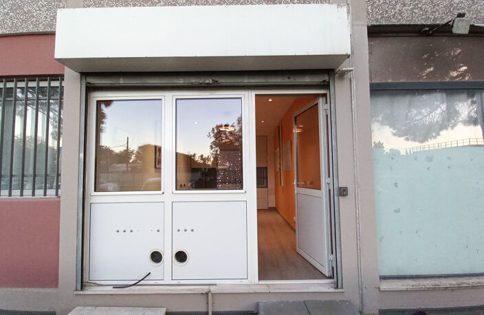LA BRUYERE : LOCAL COMMERCIAL DE 20.44 M2 — photo 3
