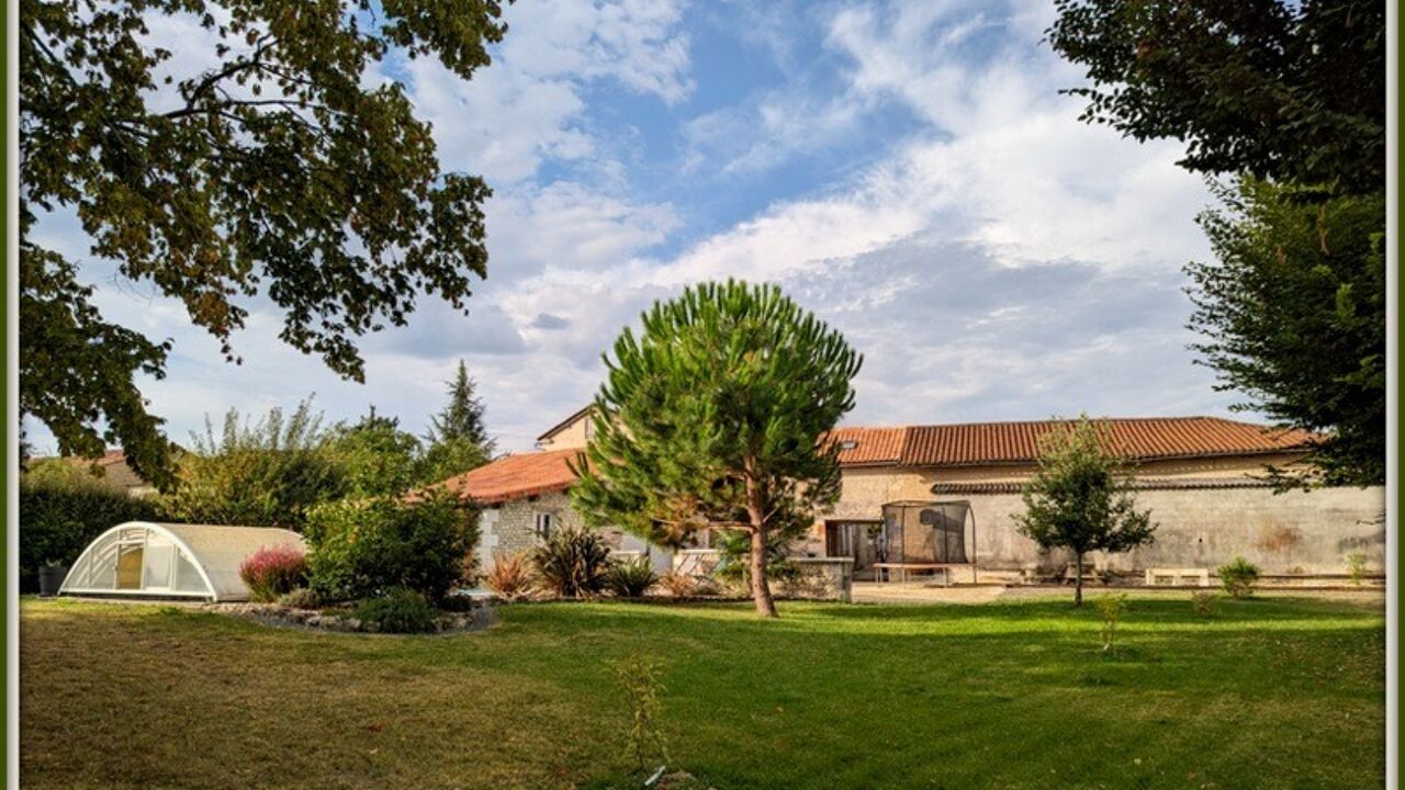 maison 6 pièces 163 m2 à vendre à Montmoreau-Saint-Cybard (16190)