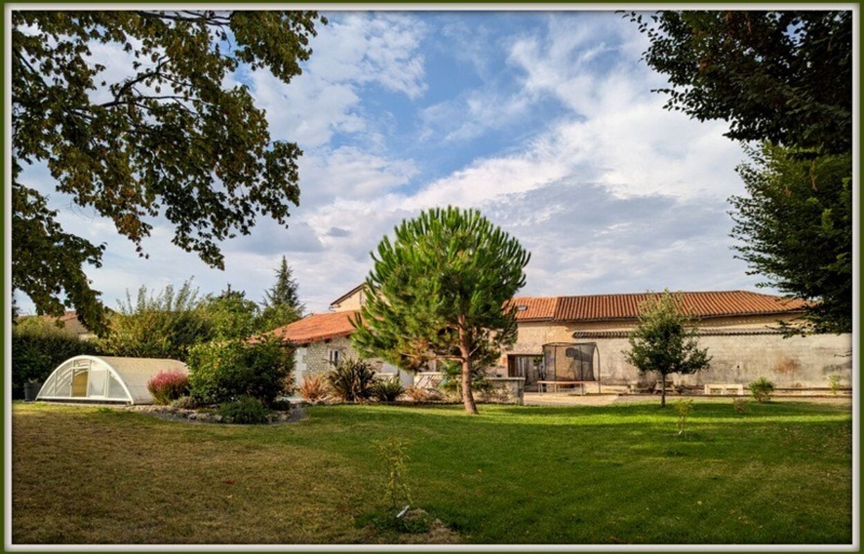 maison 6 pièces 163 m2 à vendre à Montmoreau-Saint-Cybard (16190)