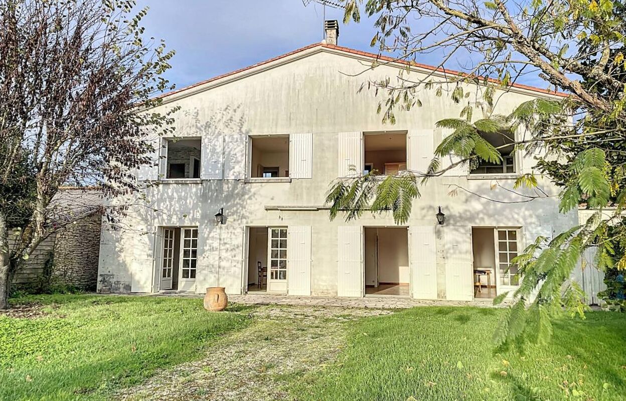 maison 6 pièces 156 m2 à vendre à Anais (17540)