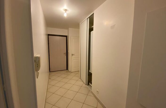 A VENDRE RONCQ APPARTEMENT DE TYPE 2 AVEC CAVE ET PARKING — photo 4