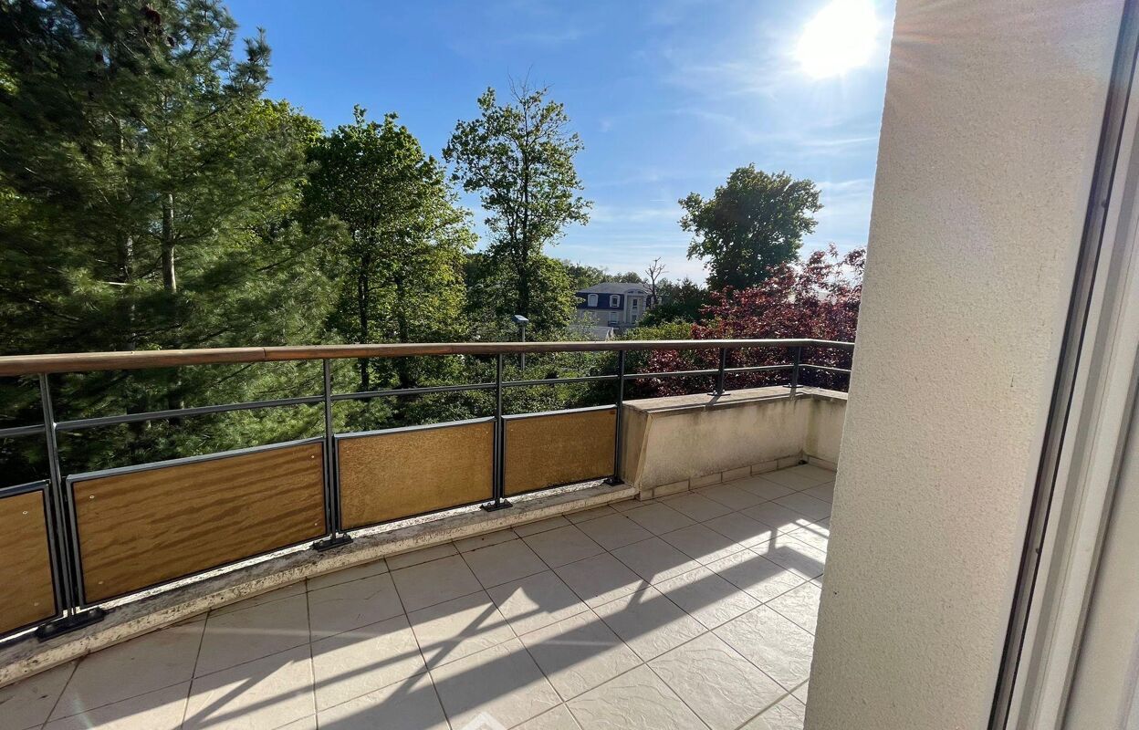 appartement 3 pièces 81 m2 à vendre à Petit-Couronne (76650)