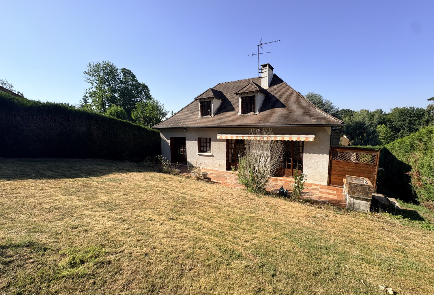 MAISON FAMILLIALE DANS UN QUARTIER RECHERCHÉ DE SAINT-GERMAIN DE LA GRANGE — photo 1