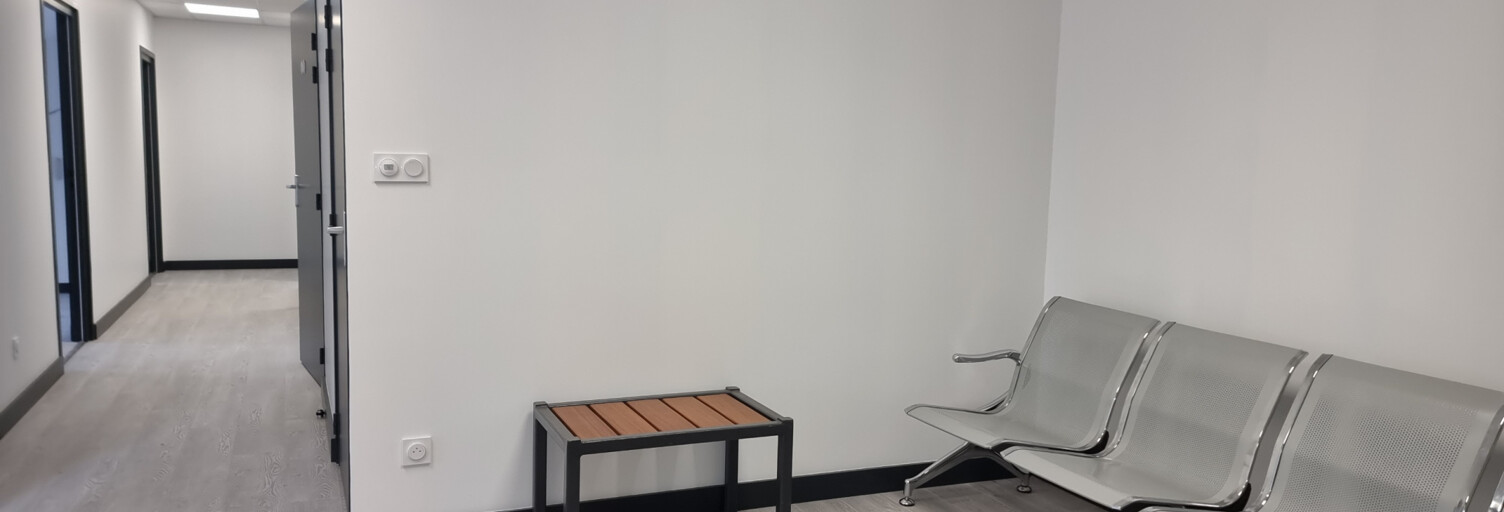 Bureau  35 m² à louer à Saint-Jean-le-Vieux (64220)