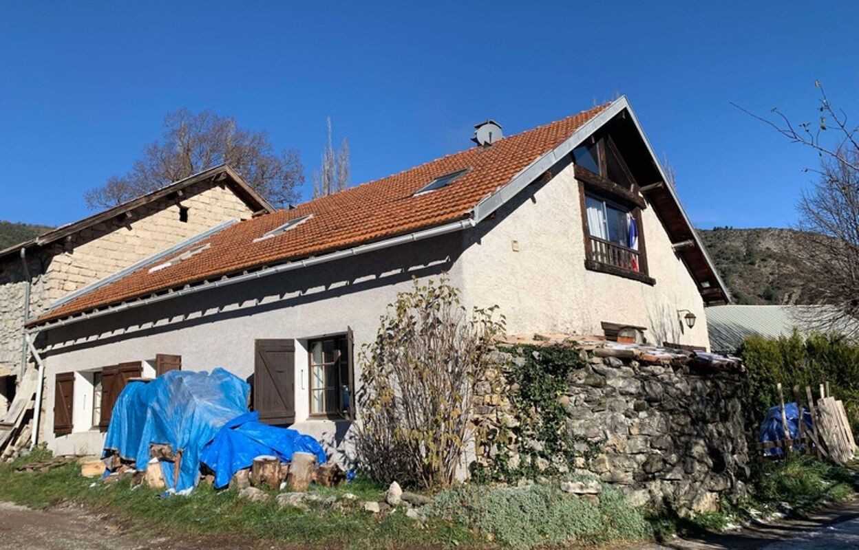 maison 6 pièces 169 m2 à vendre à Châteauneuf-d'Oze (05400)