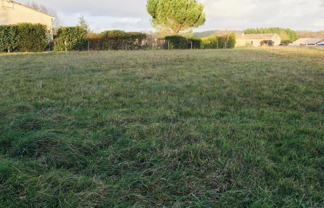 terrain 1022 m2 à construire à Bussac-Forêt (17210)