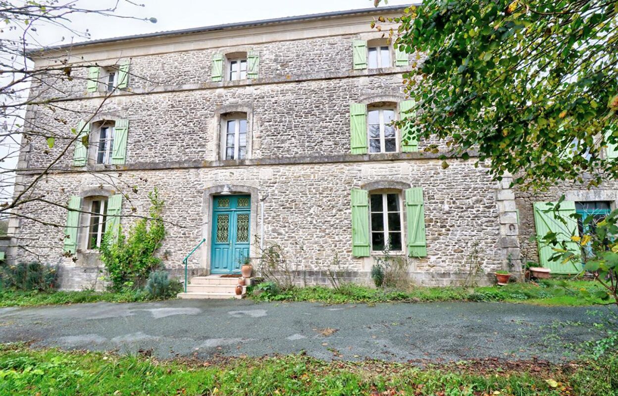 maison 8 pièces 226 m2 à vendre à Saint-Christophe-sur-Roc (79220)