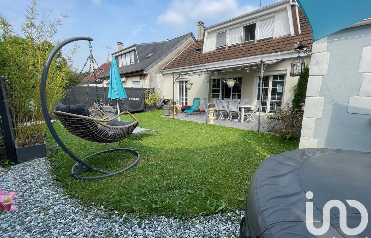 maison 7 pièces 121 m2 à vendre à Roissy-en-Brie (77680)