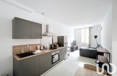 location appartement 750 € CC /mois à proximité de Cadenet (84160)