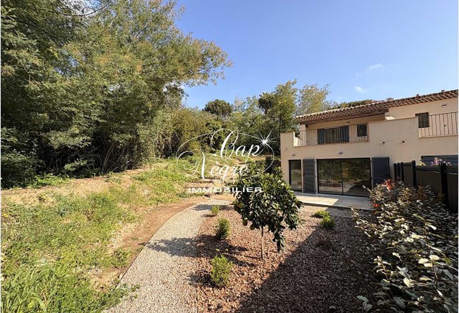 BEAUVALLON - DUPLEX T3 70m² AVEC GRAND JARDIN À 100M DE LA MER — photo 1