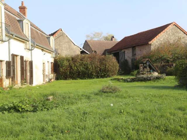 Corps de Ferme sur 2 235 m² de terrain avec dépendances — photo du bien
