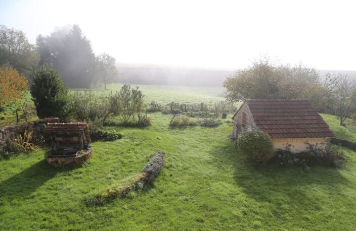 Corps de Ferme sur 2 235 m² de terrain avec dépendances — photo 4
